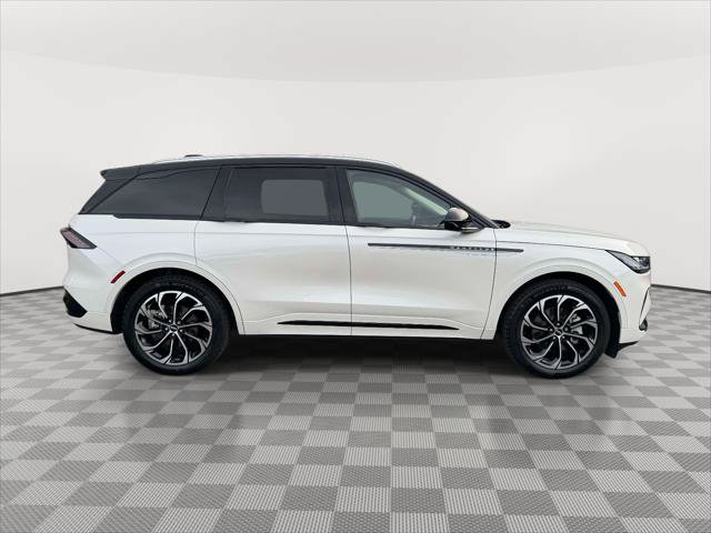 Used 2026 Lincoln Nautilus Premier w/ Equipment Group 102A AWD/4WD image 8