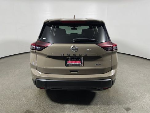 Used 2025 Nissan Rogue SV AWD/4WD image 4