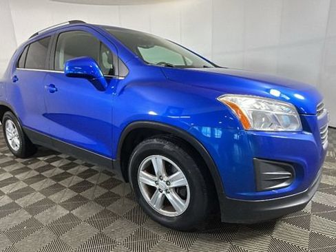 Used 2016 Chevrolet Trax LT FWD image 2