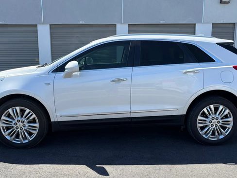 Used 2017 Cadillac XT5 Premium Luxury FWD image 2