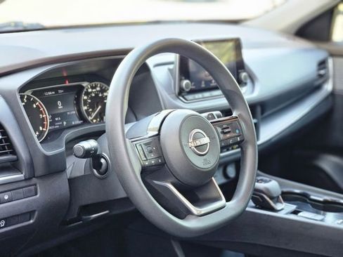 Certified 2023 Nissan Rogue SV FWD image 12