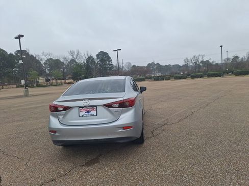 Used 2018 MAZDA MAZDA3 Touring image 10