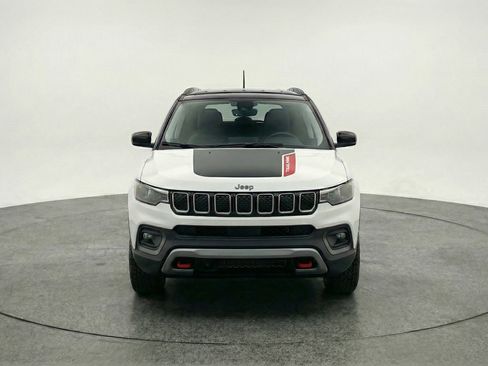 Used 2025 Jeep Compass Trailhawk AWD/4WD image 2