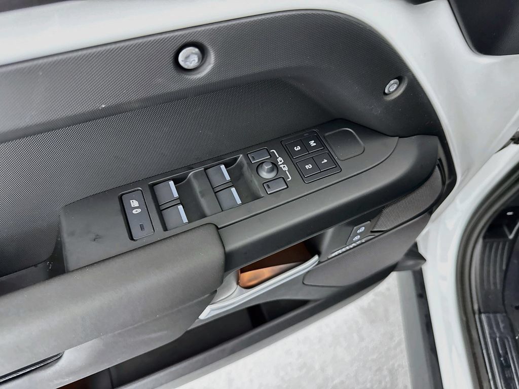 New 2026 Land Rover Defender 110 X-Dynamic SE AWD/4WD image 18