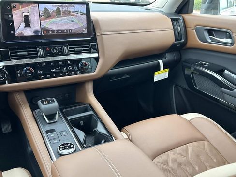 New 2026 Nissan Pathfinder Platinum AWD/4WD image 24