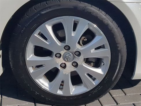 Used 2011 Toyota Avalon Base image 12