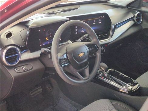 Used 2025 Chevrolet Trax LT image 10