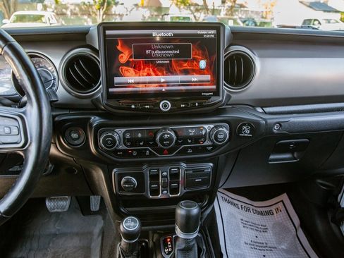 Used 2021 Jeep Gladiator Willys image 15