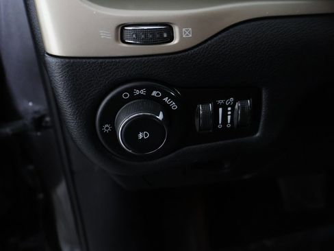 Used 2016 Jeep Cherokee Latitude w/ Cold Weather Group image 30