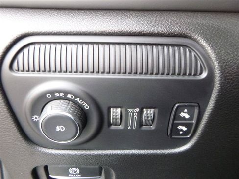 Used 2023 Jeep Wagoneer L Series II AWD/4WD image 22