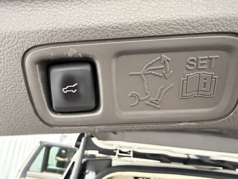 Used 2022 Lincoln Navigator L Reserve AWD/4WD image 30
