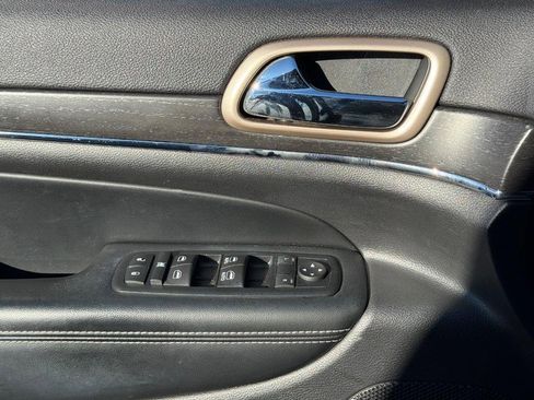 Used 2017 Jeep Grand Cherokee Limited w/ Trailer Tow Group IV image 29