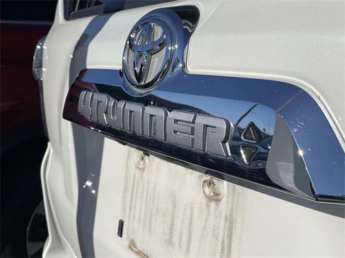 Used 2015 Toyota 4Runner Limited image 9