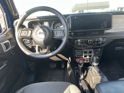 Used 2024 Jeep Wrangler Willys image 15