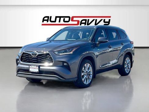 Used 2022 Toyota Highlander Limited AWD/4WD image 3