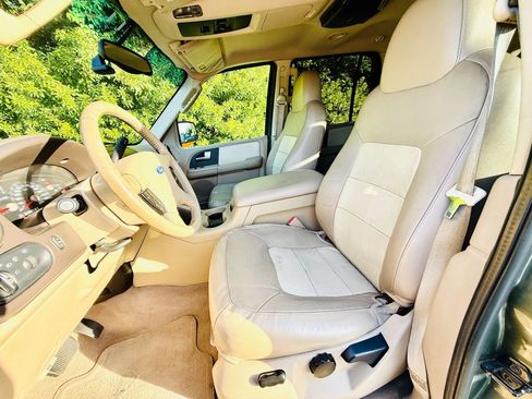 Used 2004 Ford Expedition Eddie Bauer image 2