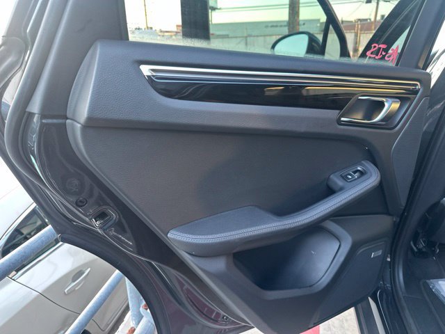 Used 2021 Porsche Macan AWD/4WD image 26