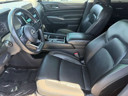 Used 2022 Nissan Pathfinder SL FWD image 10