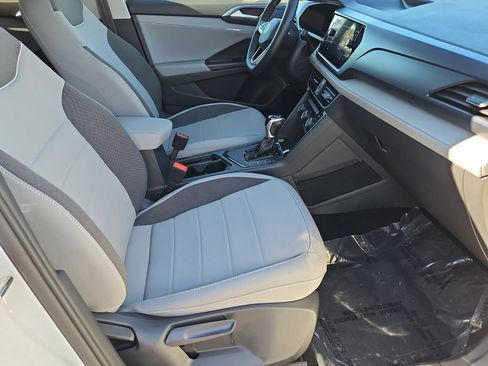 Used 2024 Volkswagen Taos SE image 19