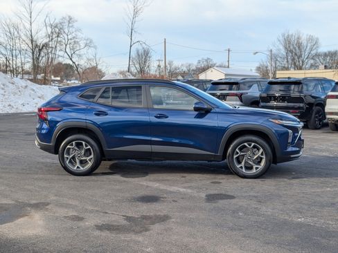 Certified 2024 Chevrolet Trax LT w/ Driver Confidence Package image 8