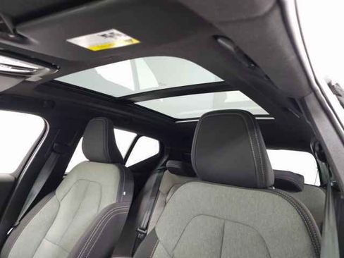 Used 2025 Volvo XC40 B5 Core image 18