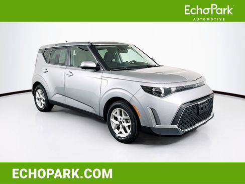 Used 2025 Kia Soul LX w/ LX Technology Package FWD image 1
