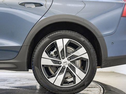 Certified 2024 Volvo V60 B5 Cross Country Plus image 10