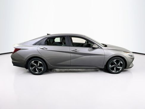 Used 2023 Hyundai Elantra SEL w/ Convenience Package FWD image 4