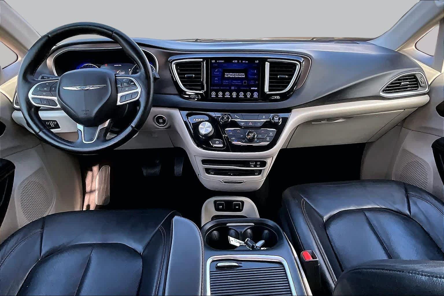 Used 2017 Chrysler Pacifica Touring-L Plus w/ Tire & Wheel Group FWD image 17
