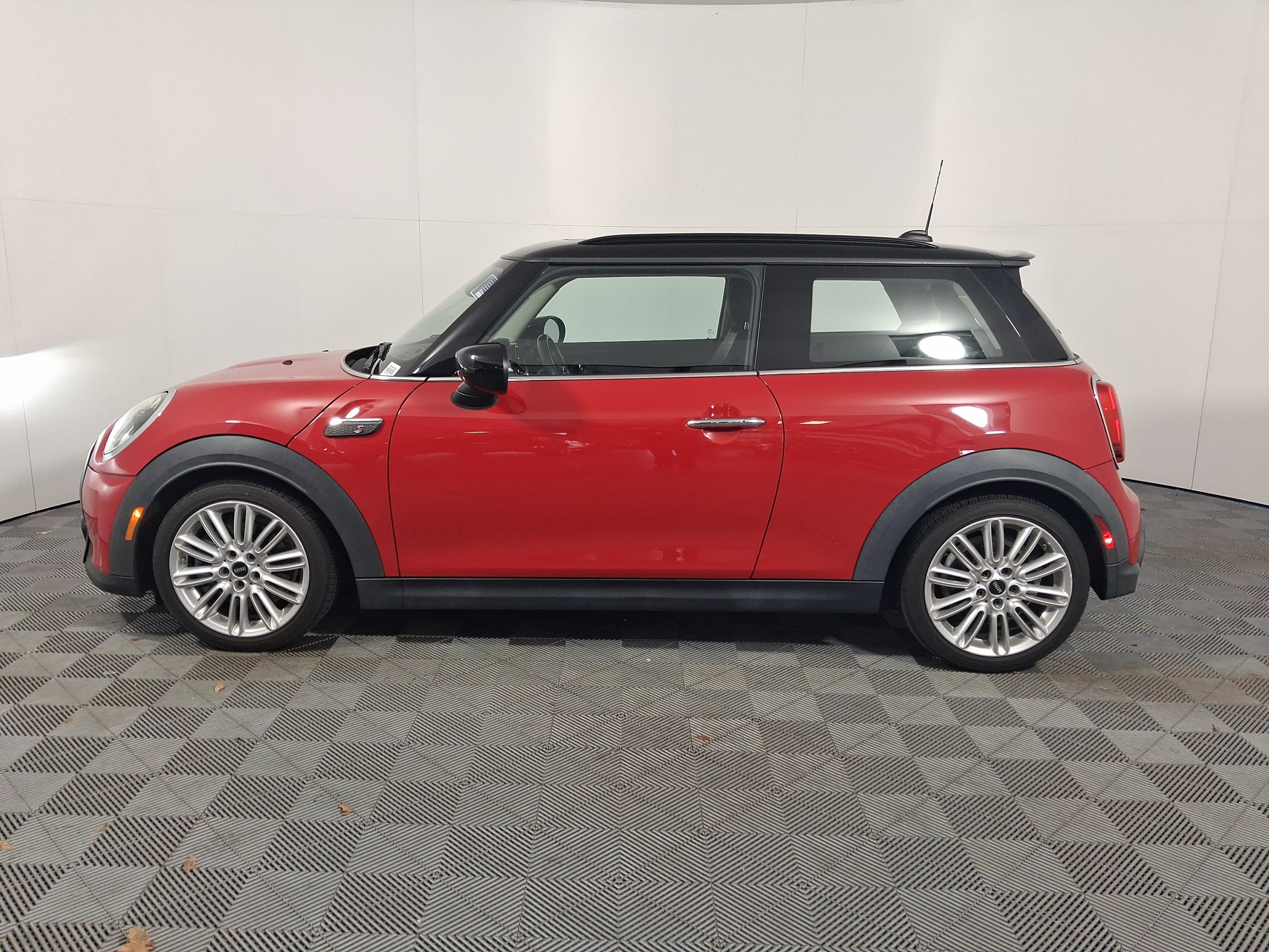Used 2022 MINI Cooper S w/ Premium Package FWD image 7