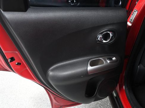 Used 2014 Nissan Juke S FWD image 23