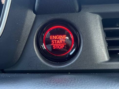 Used 2024 Honda Pilot Touring image 16