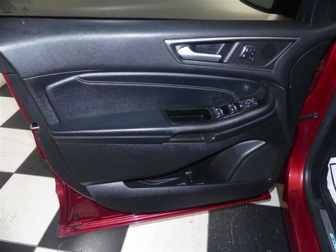 Used 2016 Ford Edge Titanium w/ Equipment Group 302A AWD/4WD image 22