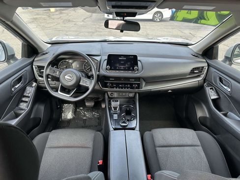 Used 2024 Nissan Rogue SV image 12