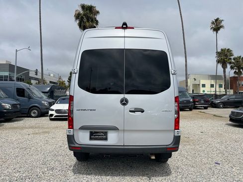 Used 2019 Mercedes-Benz Sprinter 2500 image 9