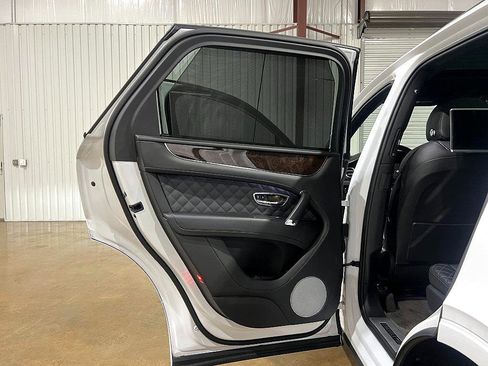 Used 2019 Bentley Bentayga image 86
