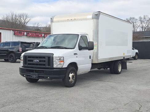 Used 2019 Ford E-350 and Econoline 350 Super Duty w/ Power Windows & Locks Group image 2
