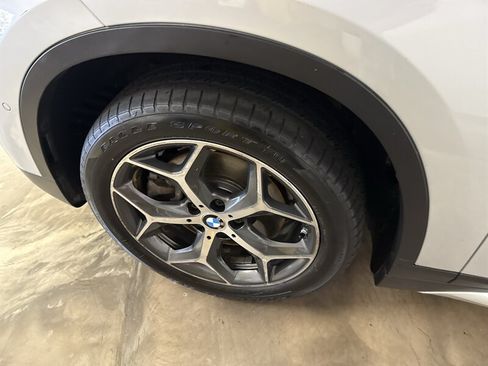 Used 2017 BMW X1 xDrive28i AWD/4WD image 10