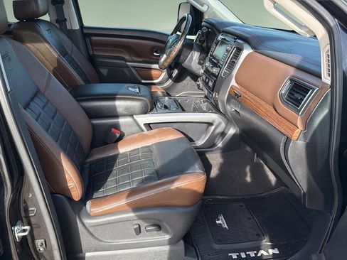 Used 2019 Nissan Titan Platinum Reserve w/ Platinum Utility Package image 11