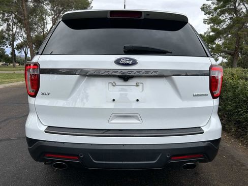 Used 2018 Ford Explorer XLT w/ Equipment Group 202A image 9