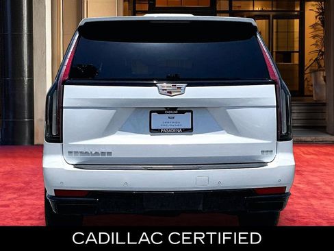 Used 2022 Cadillac Escalade ESV Sport Platinum w/ Heavy-Duty Trailer Package AWD/4WD image 5