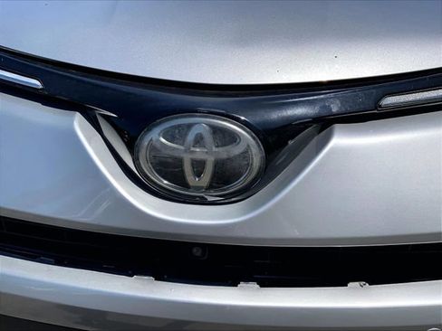 Used 2017 Toyota RAV4 Limited FWD image 5