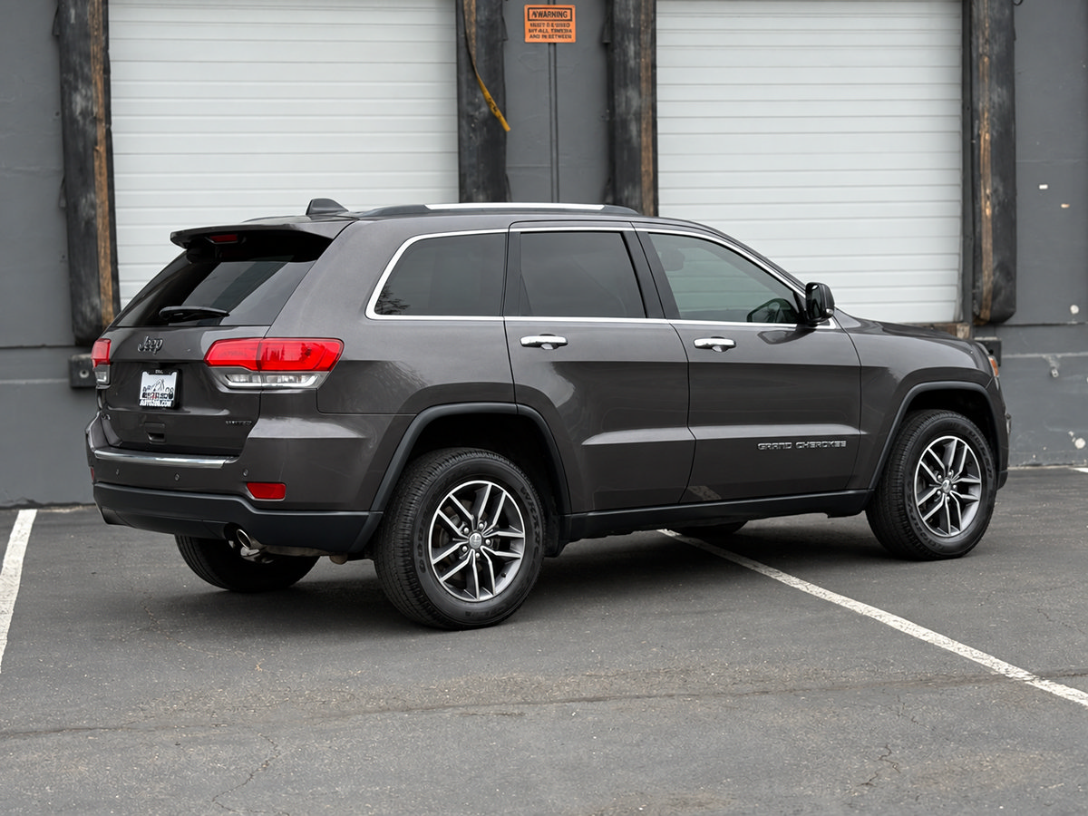 Used 2018 Jeep Grand Cherokee Limited w/ Luxury Group II AWD/4WD image 3
