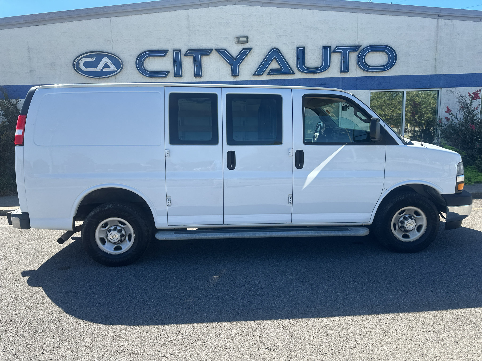 Used 2020 Chevrolet Express 2500 w/ Driver Convenience Package RWD image 3