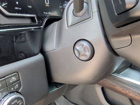 New 2026 GMC Sierra 1500 SLT image 17