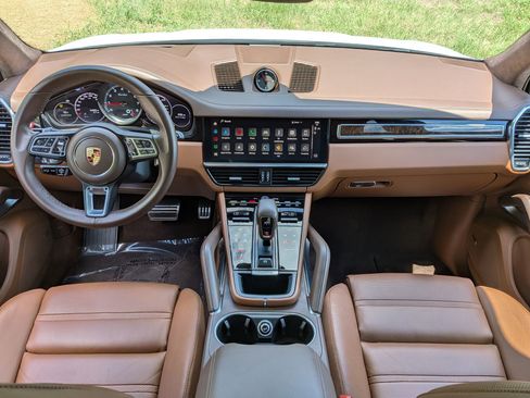 Certified 2023 Porsche Cayenne Turbo w/ Premium Package Plus AWD/4WD image 21