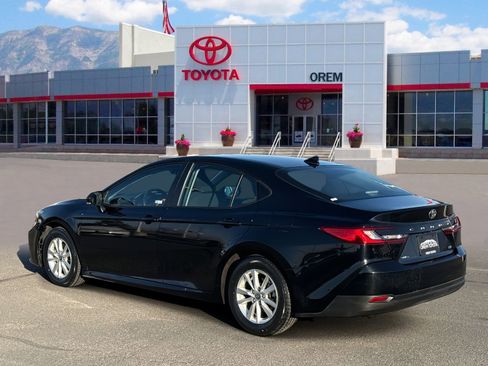 Used 2025 Toyota Camry LE image 4