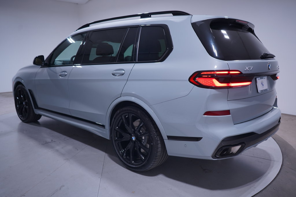Used 2026 BMW X7 xDrive40i w/ M Sport Package AWD/4WD image 3