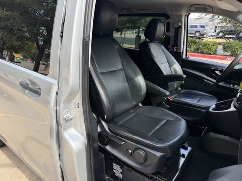 Used 2016 Mercedes-Benz Metris Passenger image 10