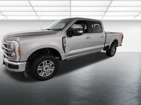 Used 2023 Ford F350 Lariat w/ Lariat Ultimate Package AWD/4WD image 3